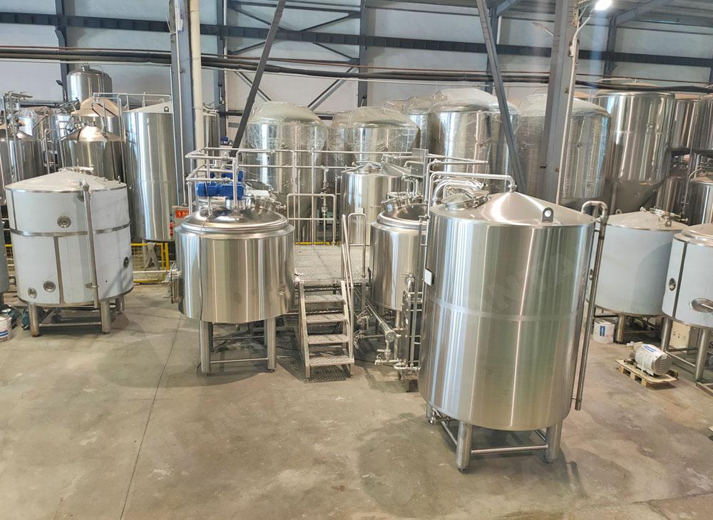 What is the purpose of the cold water tank in brewery e